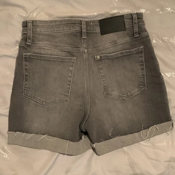 NWOT H&M dark grey jeans shorts - Picture 3 of 7